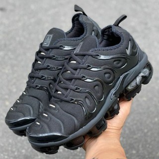 Tenis vapormax plus store preto e branco