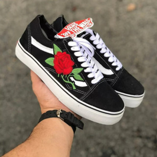 Vans com flores sales vermelhas