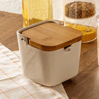 Saleiro Porta Sal Saleira de Mesa em Cerâmica com Tampa de Bambu e Colher Decorativo Bianco Lyor Branco 9x9x8,5cm