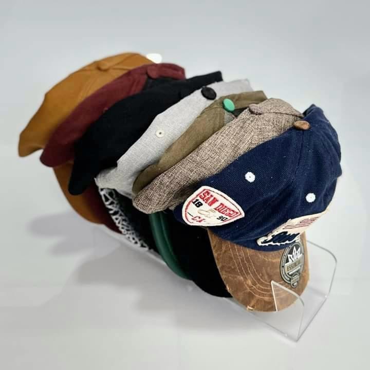 Suporte Acrílico para Organização de Bonés - Praticidade e Estilo