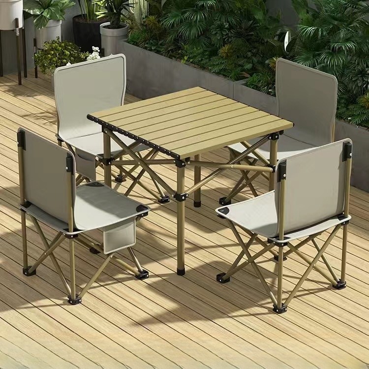 Mesa dobrável ao ar livre, mesas de acampamento de madeira grandes portáteis com 4 cadeiras dobráveis, mesa de cozinha dobrável estável e firme para viagens à praia e festas ao ar livre