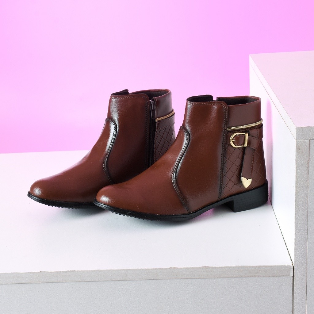 Bota Feminina Zíper Conforto Cano Baixo Saltinho Feminina Botinha