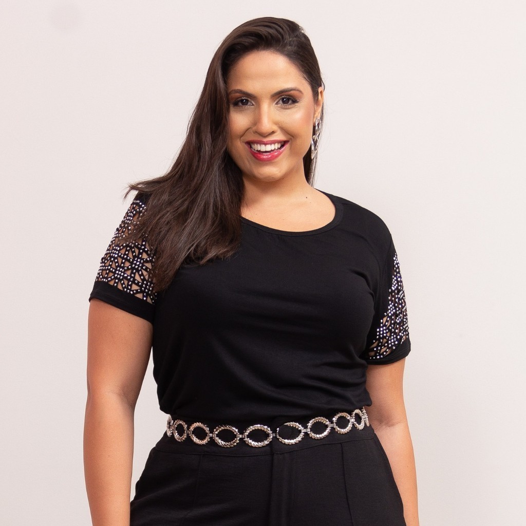Blusa Feminina Plus Size Com Elastano Manga Detalhe Strass