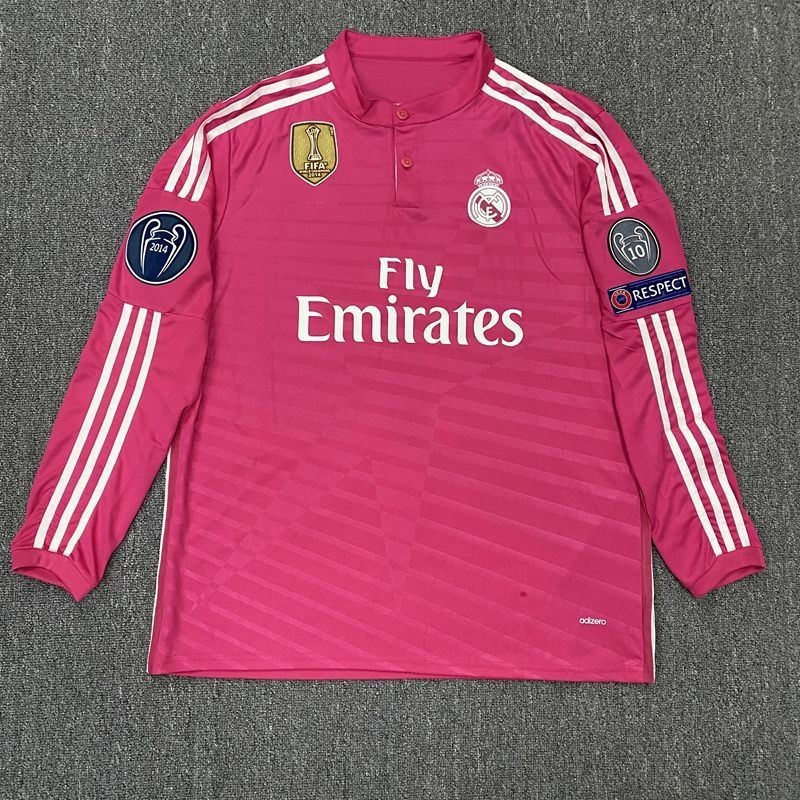 A camisa do Real Madrid 1415 temporada fora de casa, a versão do fã rosa, o uniforme de manga curta Ramos No. 7 Ronaldo, o uniforme de futebol retrô