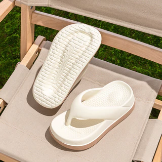 Novos Flip-Flops femininos de espessura espessa com Flip-Flops ins All-Match Beach Fli