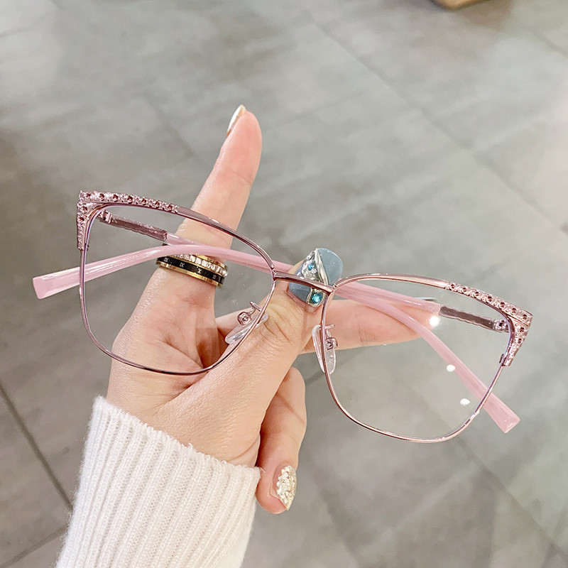 Moda Novo Estilo Único Anti-azul Luz Diamante Óculos Diamante Moldura Retro Ladies Cat Eye Metal Moldura de Vidro Transparente Popular Óculos para Jogos de Computador