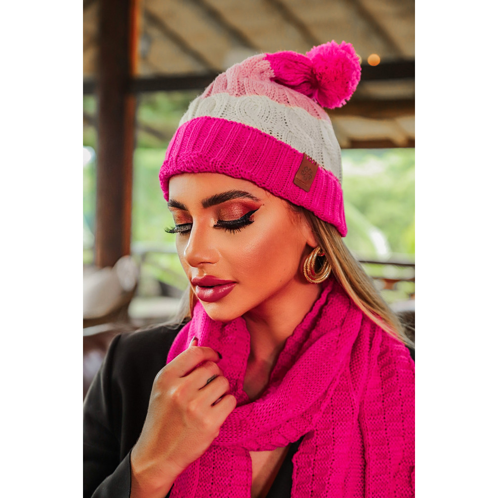 Touca Listrada em lã com tranças