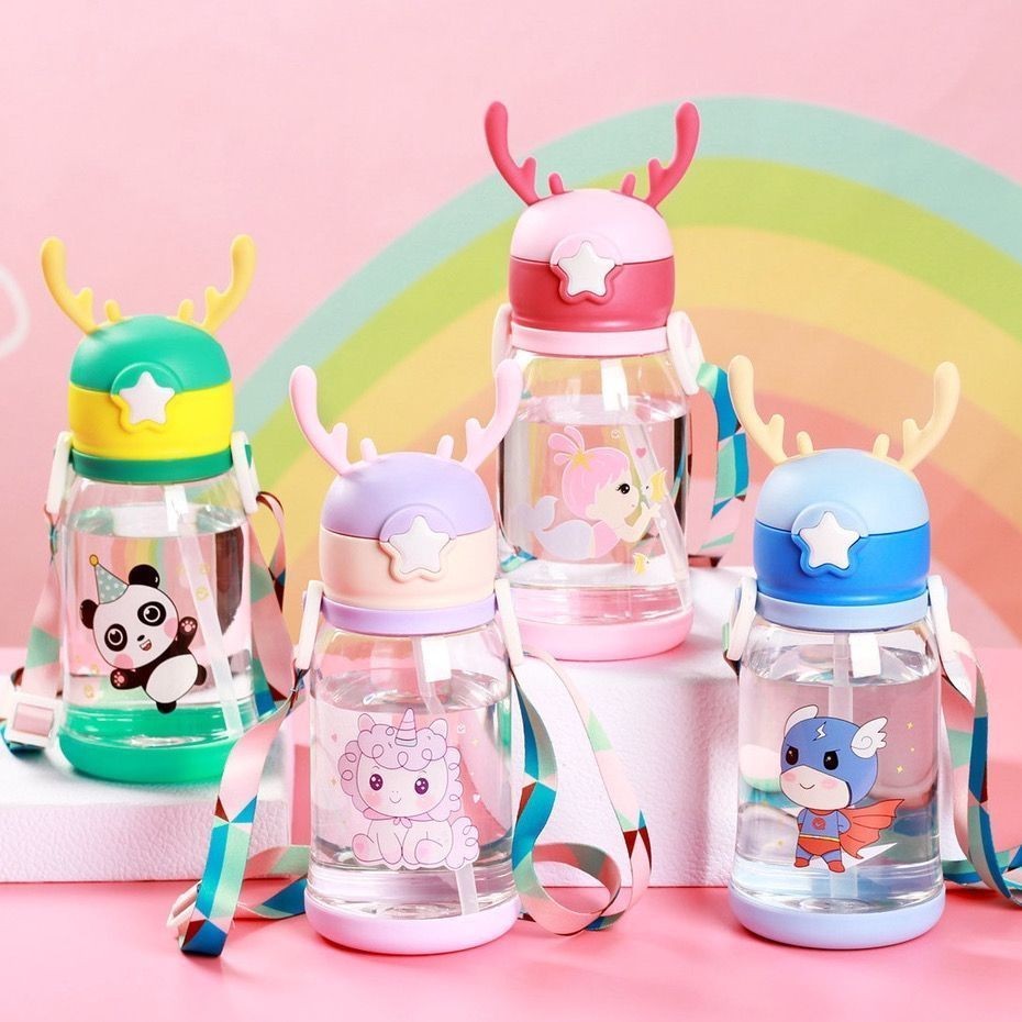 kit 4 Garrafas Infantil Bebe com Tampa e Canudo e Alça 600ML Chifre