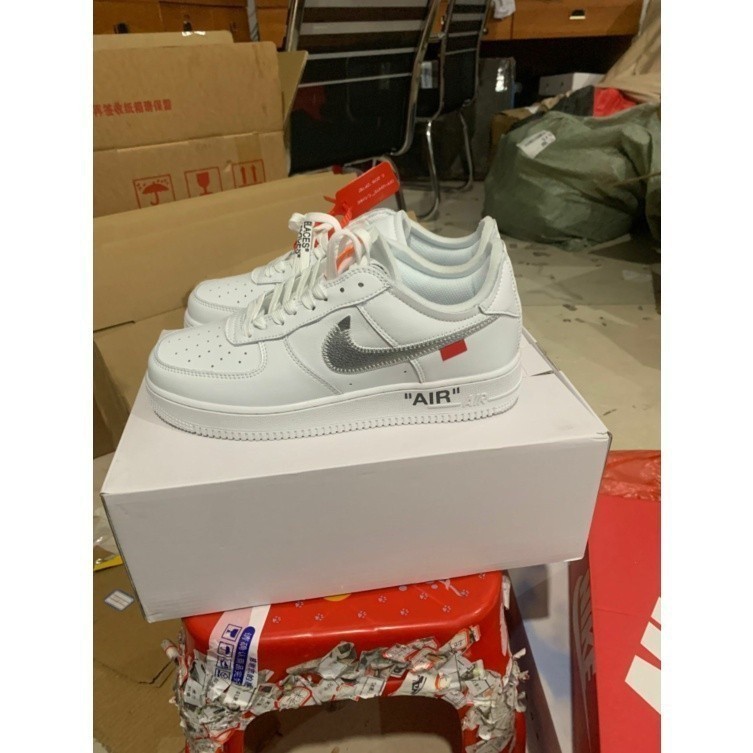 2023New OFF-WHITE x N-i-k-e Air Force 1 Sapatos Low White Silver AF1 Tênis de corrida AO4297-100