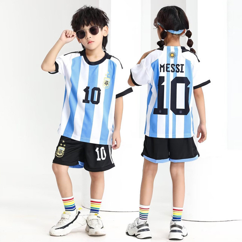 Messi shops #10 kids youth jersey Large with shorts Argentina Brand New With Tags