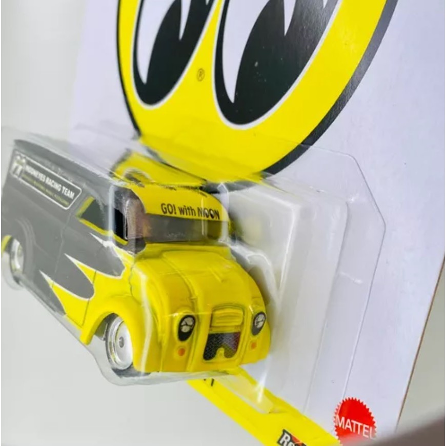 Dairy Delivery Real Riders Hot Wheels Premium 1:64 Moon
