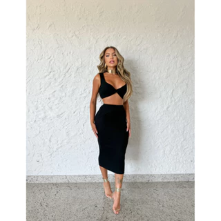 Conjunto Natasha de saia mid e cropped top cruzado