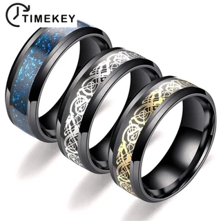 TKEY 8mm Anel De Aço Inoxidável Titânio Dragão Celta 7 Cores Inlay Vermelho Azul Preto Fibra De Carbono Jóias De Casamento Para Homens Mulheres Tamanho 6-13 J3M7