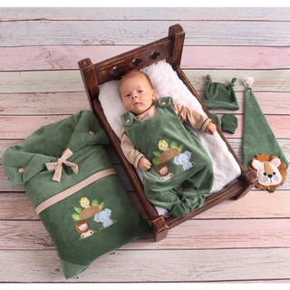Kit Saída de Maternidade Menino Safari Plush Verde com Saco de Dormir/Composta por 6 Peças/Moda Infantil