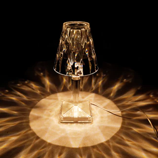Novo - Abajur de Mesa Luminária Para Ambientes Como Salas, Quarto e Outros, Cristal Acrílico Usb Recarregável