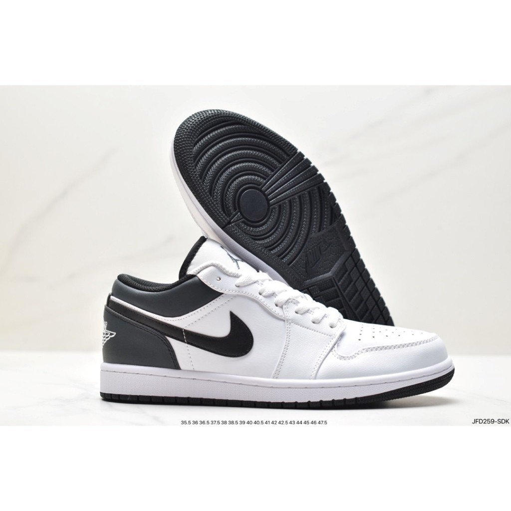 Air Jordan 1 Low Branco Preto na prateleira de ataque do ano 2024 ...