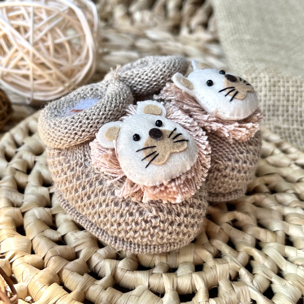 Sapatinho de Tricô Bebê Menino Recém-Nascido c/ Aplicação 3D Leão