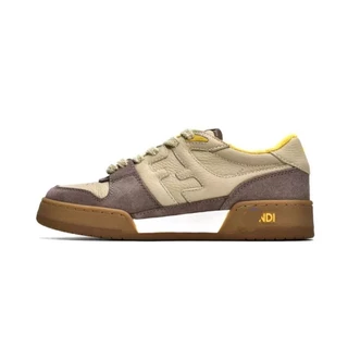 Fendi Combina Com Sapatos De Casal De Pranchas De Homens E Mulheres Renda Branca Mulher Todas As Cores Retrô Combinando Esportivos De Fundo Plano Para