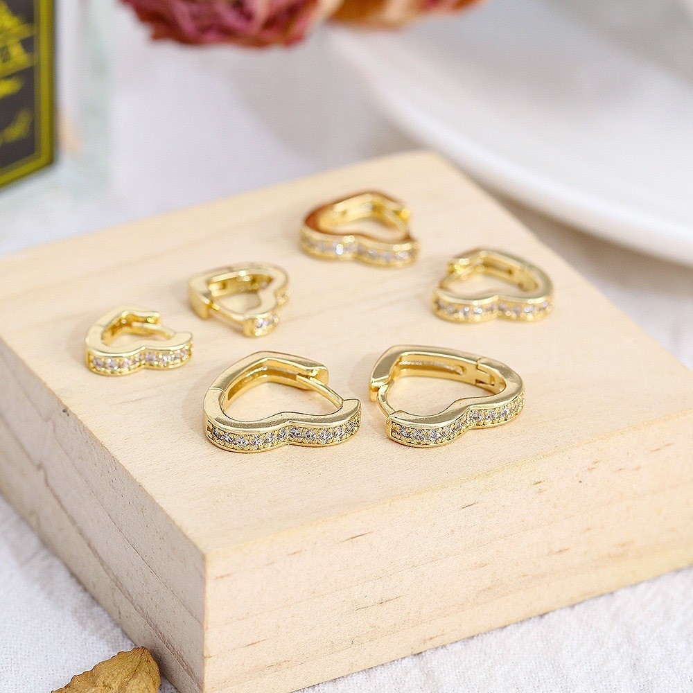 Kit 3 Pares Brinco Trio Com 3 Argolas Cravejada Na Zircônia Crystal Modelo Coração