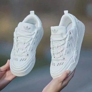 2024 Sapatos Casuais De Skate Pequenos De Ponta Baixa Para Venda Quente Homens Casais Mulheres Brancos