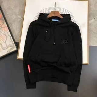 Camisola Com Capuz prd Nova Tendência Homens E Mulheres Podem Usar De Algodão Listras Vermelhas Estampadas No Peito , Mangas Compridas Triangulares De metal .