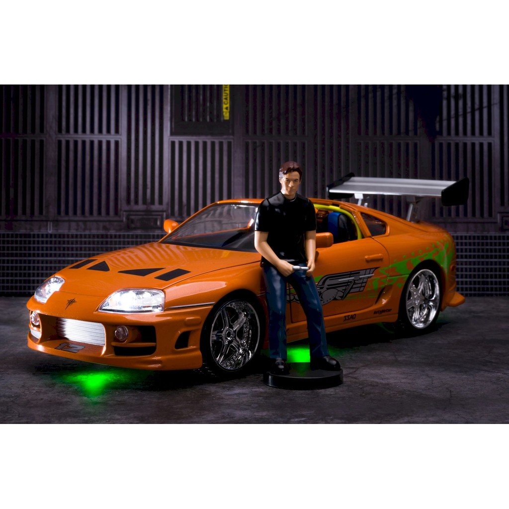 Brian e Toyota Supra - Velozes e Furiosos - c/ Luzes
