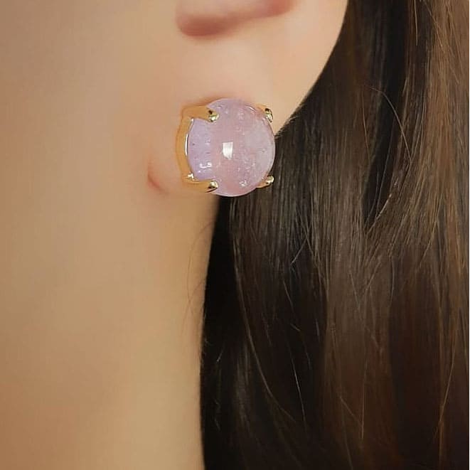 Brinco Pedra Natural Esfera Ametista Banhado a Ouro