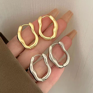 Novos Brincos De Buraco Simples Para Mulher Distorta Cor De Prata Personalidade Feminina Acessórios Populares