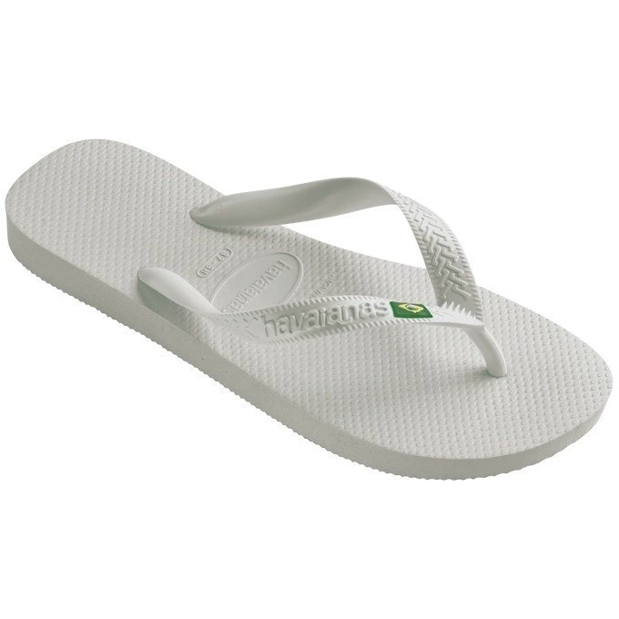 Vista em perspectiva de um único chinelo Havaianas Brasil branco, destacando o solado texturizado