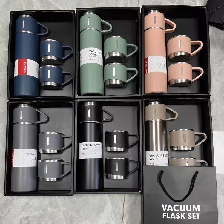 caneca Kit Garrafa Térmica Vacuum Bottle Inox 500ml + 3 Xícaras Bebidas Fria ou Quente (C1) - 2 + (G3) - 1