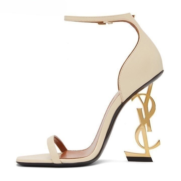 A nova garota saltadora de metal em 2023 Yves Saint Laurent/Ysl ZLIN ...