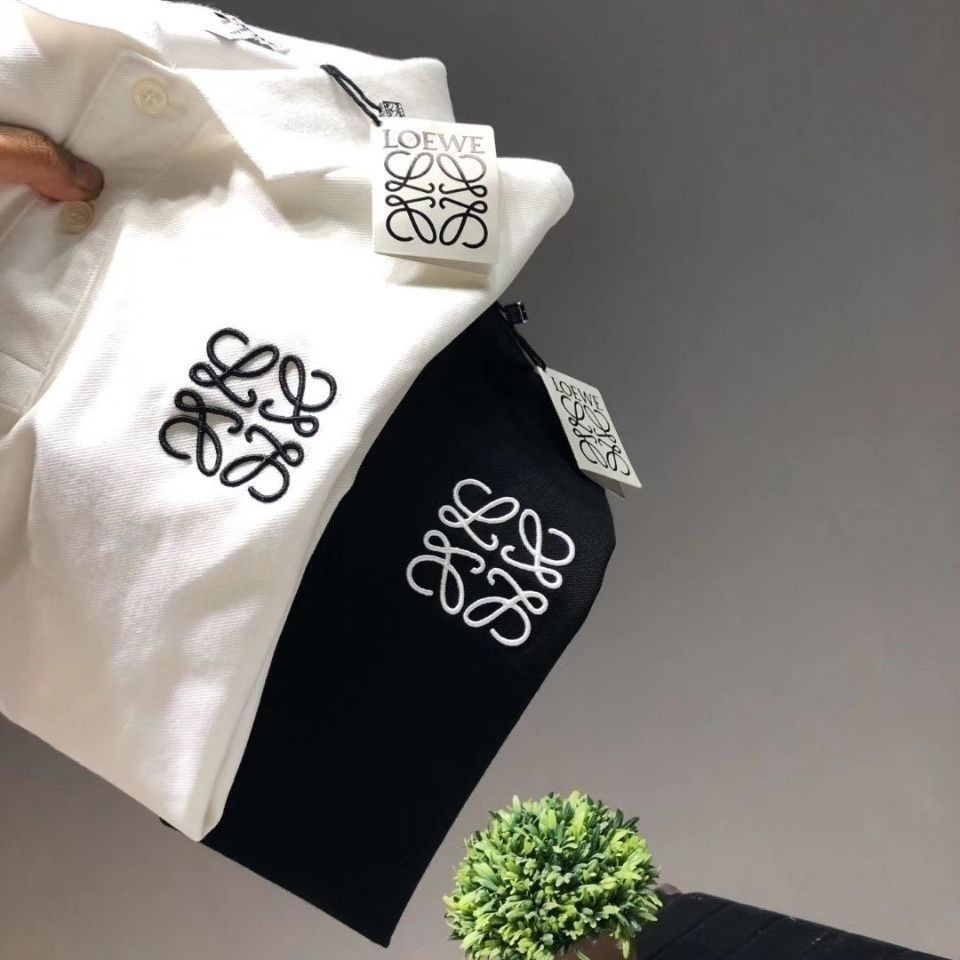 Lo20ewe242024 Camisa pólo de pano de algodão puro para homens de lapela Bordada de algodão de manga curta para homens e mulheres, camiseta casual para casais 1QOK