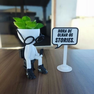 Vaso Bob Robert plant no banheiro com celular 13 cm - Placa stories opcional