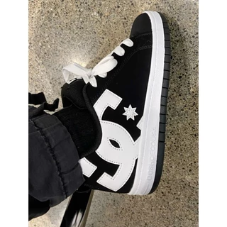 Tênis DC Shoes Court Graffik TX Combinação Clássica Preto e Branco