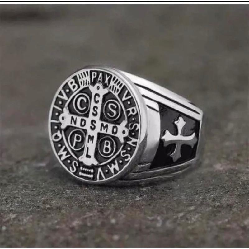 Anel Masculino São Bento Cruz Sagrada Aço Inoxidável Maciço Escrita Alto Relevo