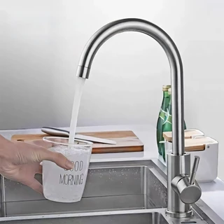 Torneira de Cozinha em Aço Inox Cromado com Saída em U de Aço, Ideal para Instalação em Mesa, Monocomando de Água Quente e Fria, Inclui Mangueiras de 60cm água