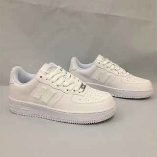 Força Aérea af1 versão coreana da maré de sapatos de prancha de baixo nível, estudantes brancos puros, leves e versáteis, sapatos masculinos de Zhongxin Bailun Woods
