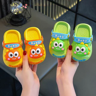2024 Novo Estilo de Sapatos de Buraco para Crianças Summer Boys Girls Indoor Antiderrapante Cartoon Pequenos Dinossauros Pequenos Dinossauros Médios Sandálias Infantis Pequenas Re