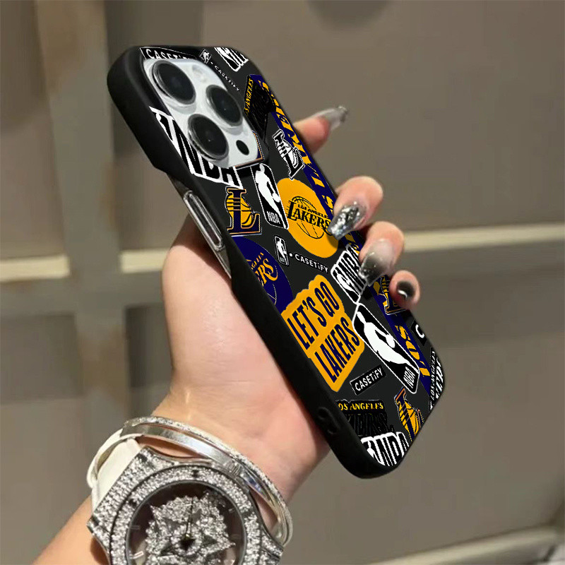 Capa de telefone para iPhone com logotipo de basquete American Street Wear adequada para iPhone 15/14PLUS 13 12 14 15 PROMAX 11PROMAX Capa protetora de telefone Meio pacote 11 13 15 12 14 PRO Resistente à sujeira Anti-incrustante CI4Y