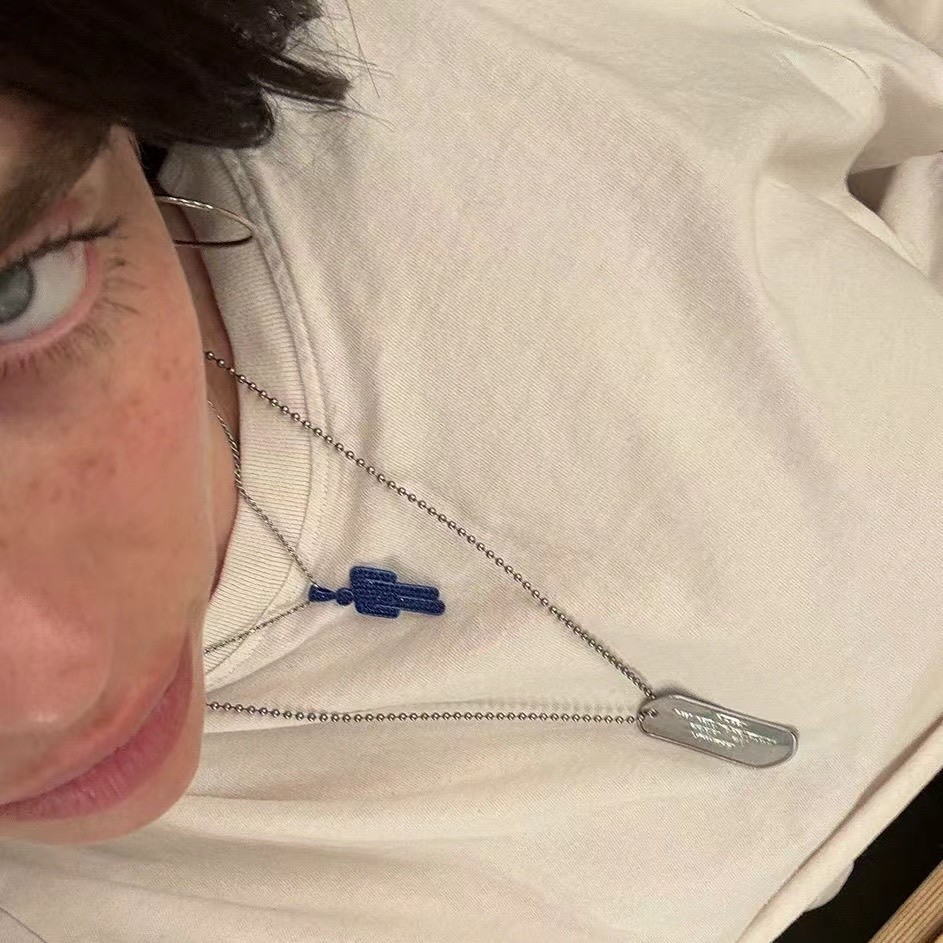 Billie Eilish HIT ME HARD AND SOFT BLUE BLOHSH COLAR Pingente