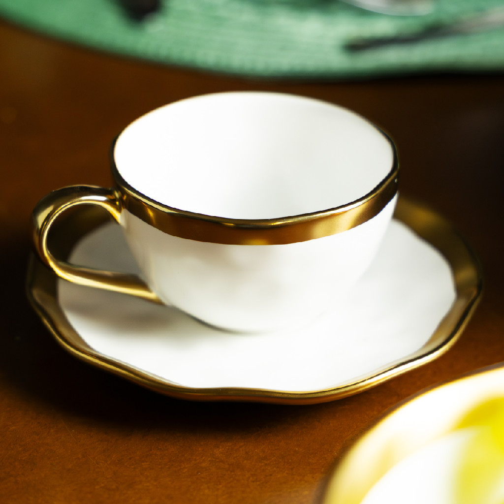 Xícara de Chá Grande Chá 200ml de Porcelana Dubai Branco com Dourado ...