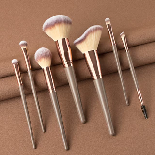 7 Pcs Brown Conjunto de escovas de maquiagem de tamanho superior Ferramentas de maquiagem incluem escova Blush Escova em pó solta Escova em pó para o contorno da sombra Fábrica de escovas para venda direta FINDCOLOR