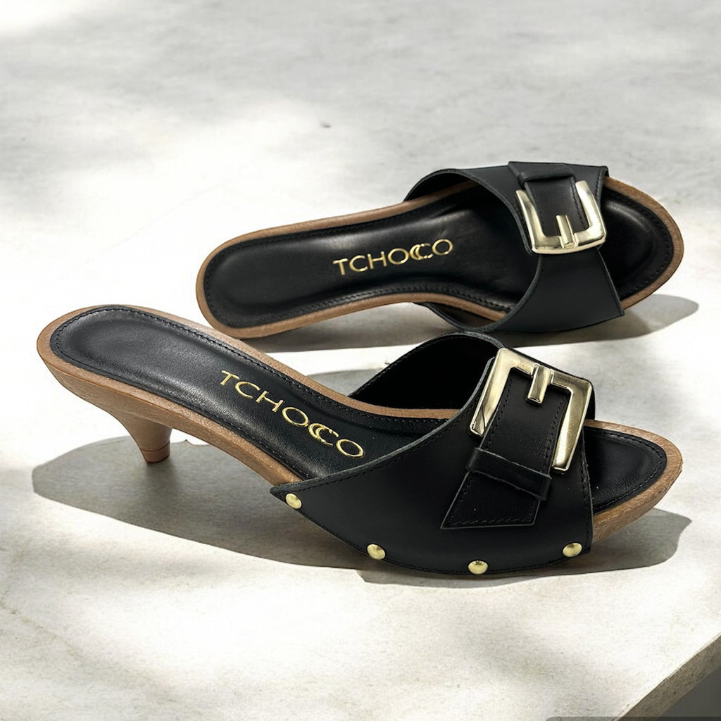 Tamanco Tchocco Couro Preto Salto Baixo Fivela Dourada 47604