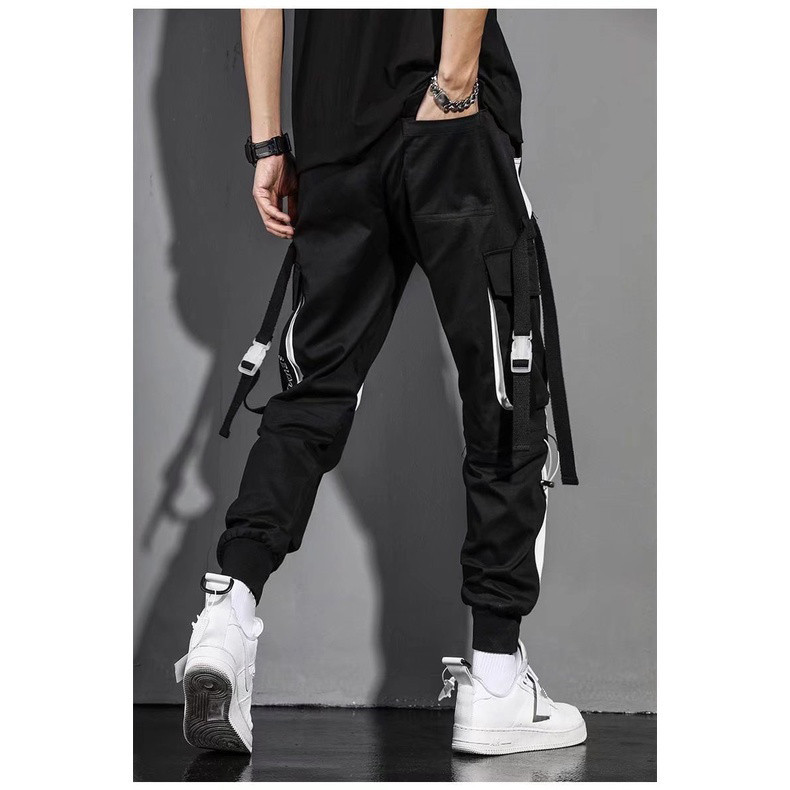 Conjunto Masculino Com Camiseta De Manga Curta E Calça Conjunto Masculino Com Camiseta De Manga Curta E Calça