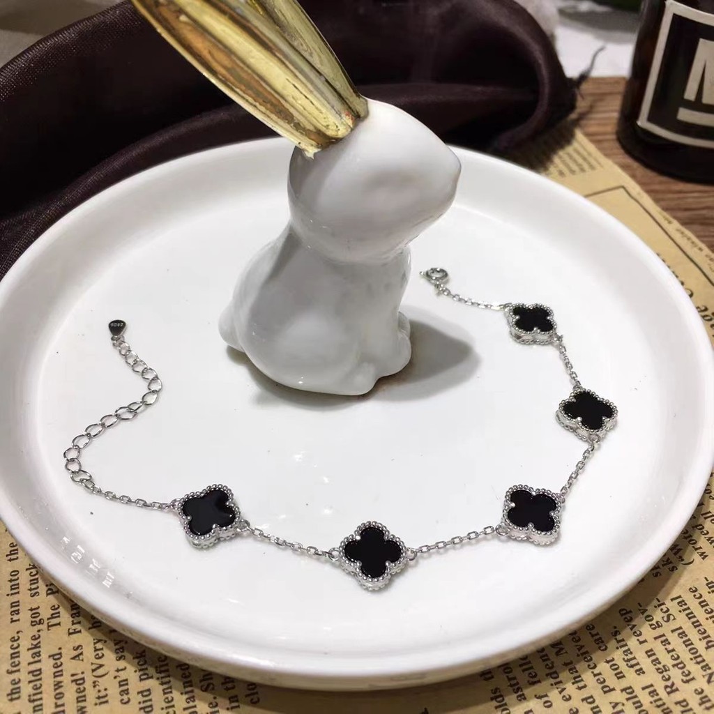 Pulseira de trevo de quatro folhas Prata de pés 999 grama de cinco flores de quatro folhas Mulheres pretas novas e doces dar presentes [você pode entrar na água sem descolorir]
