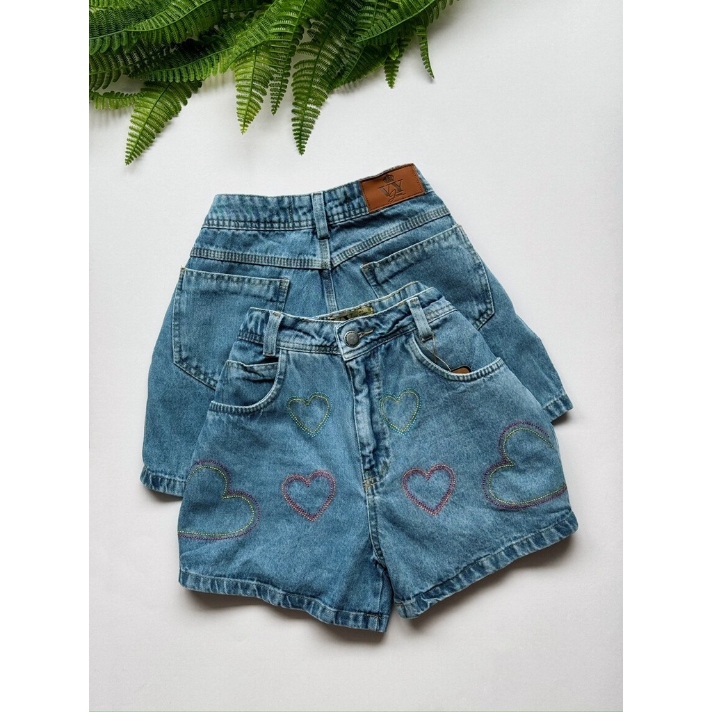 Short Jeans Feminino Coração Grande Bordado Com Bolso