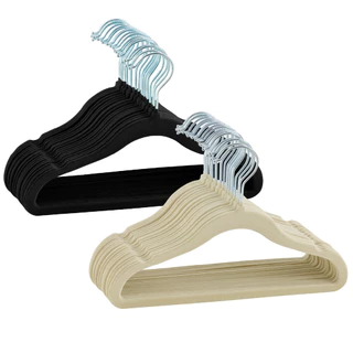 Kit 40 Cabides Veludo Infantil Slim Antiderrapante Preto Bege em Oferta na Shopee