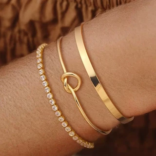 KIT 3 Bracelete Nó Delicado + Bracelete Feminino Liso + Pulseira cravejada de zircônia banhada a ouro 18k