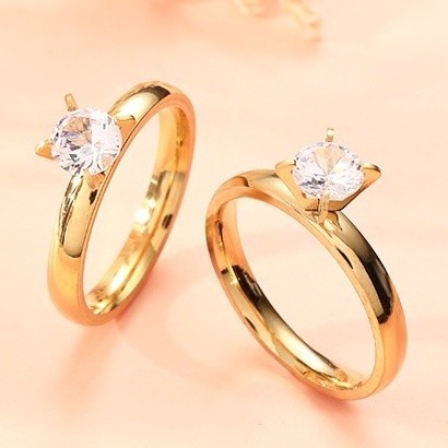 Anel Solitário Banhado A Ouro 18K Pedra Zircônia Formato Diamante 4mm Aço Inoxidável