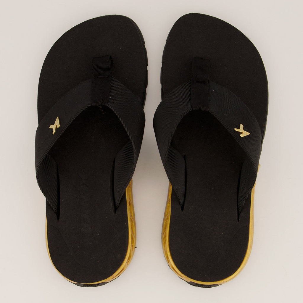 Chinelo Kenner Rakka Preto e Dourado